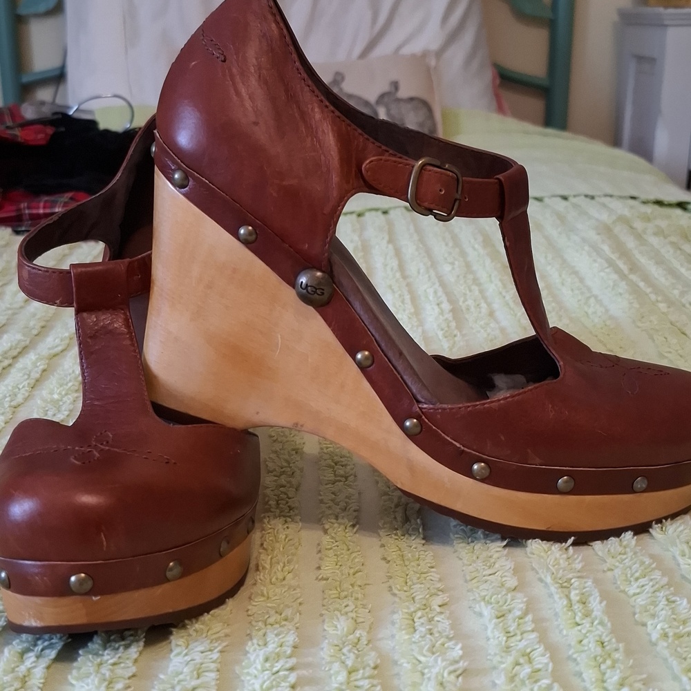 Ugg Australia sz 10, Christie clog wedge. T-strap. Sheepskin toe - Picture 5 of 11
